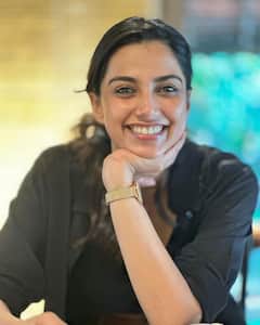 Meenakshi Chaudhary : అడవిశేష్ హీరోయిన్ చబ్బీగా మారిపోయిందిగా.. మీనాక్షి లేటెస్ట్ ఫోటోలు చూస్తే గుర్తుపెట్టడం కష్టమే