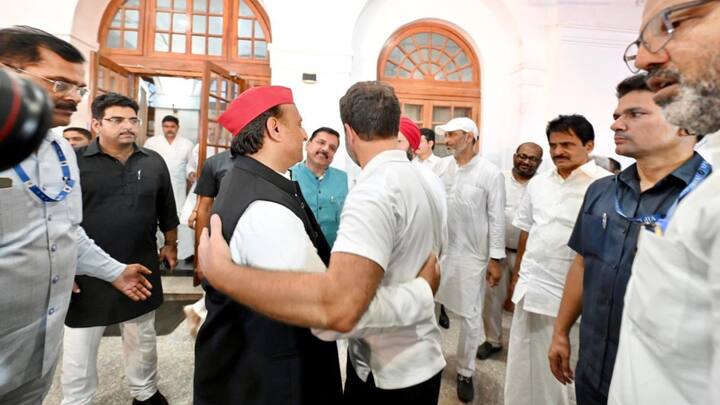 मल्लिकार्जुन खरगे ने कहा कि इंडिया गठबंधन सही समय का इंतजार करेगा. उन्होंने कहा, 