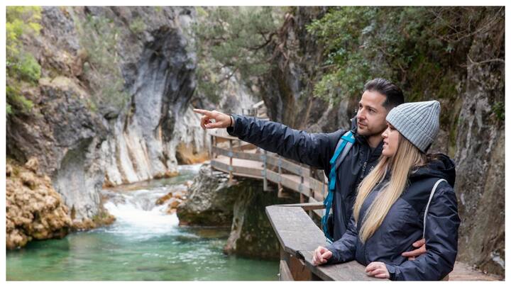 चंडीगढ़ का म्यूजियम और आर्ट गैलरी : अगर आपको कला और इतिहास में रुचि है, तो चंडीगढ़ के म्यूजियम और आर्ट गैलरी जरूर जाएं. यहां आपको पुरानी पेंटिंग्स, मूर्तियां और ऐतिहासिक चीजें देखने को मिलेंगी