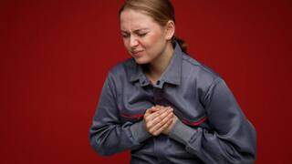 हार्ट में पानी भरने के कारण भी दिल का दौरा पड़ने जैसे लक्षण दिखते हैं, जानें दोनों में कैसे करें फर्क?