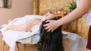 Dandruff Problem: डेंड्रफ की वजह से सिर में होती है खुजली? तो रोजाना करें इस चीज से बालों की मालिश