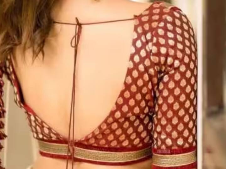 ਅੱਜਕਲ ਔਰਤਾਂ 'ਚ ਬੈਕਲੈੱਸ ਬਲਾਊਜ਼ ਦਾ ਕ੍ਰੇਜ਼ ਵਧਦਾ ਜਾ ਰਿਹਾ ਹੈ। ਤੁਸੀਂ ਫੁੱਲ ਸਲੀਵਜ਼ ਦੇ ਨਾਲ ਬੈਕਲੈੱਸ ਬਲਾਊਜ਼ ਵੀ ਟ੍ਰਾਈ ਕਰ ਸਕਦੇ ਹੋ।