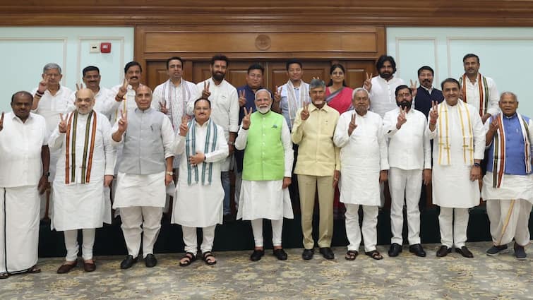 pm modi oath taking ceremony Narendra Modi likely to take oath on Sunday Sources Modi 3.0: નવી સરકારના શપથગ્રહણ સમારોહની તારીખમાં ફેરફાર? હવે મોદી આ દિવસે લેશે PM પદના શપથ