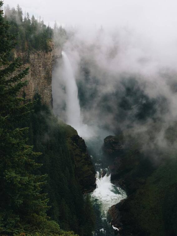 पानी के नीचे कौन-सी नदी बहती है?