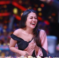 4 साल की उम्र में शुरू कर दी थी सिंगिंग, रात-रातभर गाए जागरण, आज हैं अरबों की मालकिन, पहचाना क्या?