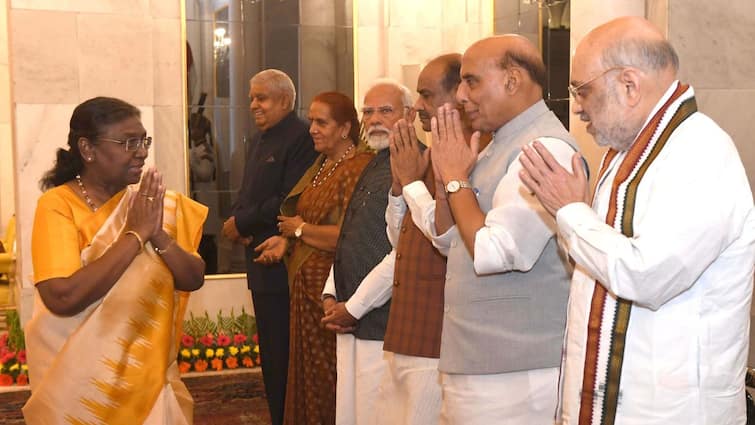 President Droupadi Murmu Hosts Dinner For PM narendra Modi President Murmu Hosts Dinner For PM Modi, Outgoing Council Of Ministers