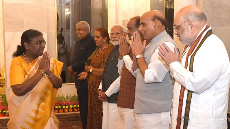 President Murmu Hosts Dinner For PM Modi, Outgoing Council Of Ministers