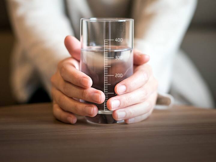 ਤੁਹਾਡੀ ਜਾਣਕਾਰੀ ਲਈ ਤੁਹਾਨੂੰ ਦੱਸ ਦੇਈਏ ਕਿ ਕੋਲੈਸਟ੍ਰੋਲ ਦੋ ਤਰ੍ਹਾਂ ਦਾ ਹੁੰਦਾ ਹੈ। ਇੱਕ ਚੰਗਾ ਅਤੇ ਦੂਜਾ ਮਾੜਾ ਕੋਲੈਸਟ੍ਰੋਲ ਹੈ। ਖ਼ਰਾਬ ਕੋਲੈਸਟ੍ਰੋਲ ਵਧਣ ਨਾਲ ਹਾਰਟ ਅਟੈਕ ਦਾ ਖ਼ਤਰਾ ਵੱਧ ਜਾਂਦਾ ਹੈ।