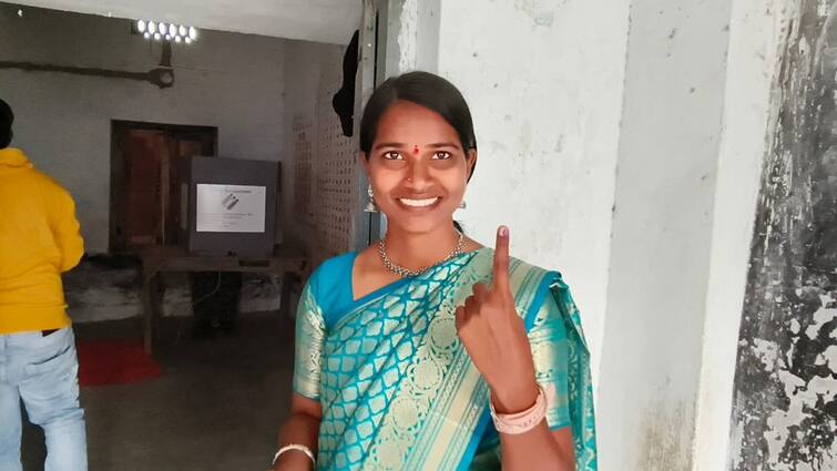 Barrelakka got three thousand votes in nagarkurnool mp elections Telangana news Barrelakka: బర్రెలక్కకు ఎంపీ ఎన్నికల్లో వచ్చిన ఓట్లు ఎన్నో తెలుసా? ఈసారి మరీ తక్కువ!