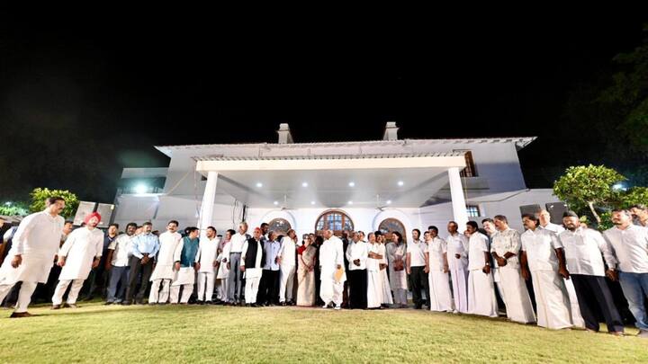 वहीं, दूसरी और इंडिया अलायंस के नेताओं का भी दिल्ली में जमावड़ा लगा. इस बैठक में कांग्रेस, सपा, डीएमके, टीएमसी और AAP समेत कई दलों के नेताओं ने हिस्सा लिया.