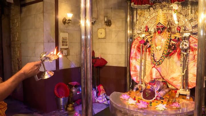 চলতি বছরে জৈষ্ঠ মাসের অমাবস্যা তিথি শুরু হবে ৫ জুন বুধবার সন্ধ্যা ৭ টা ১৫ মিনিটে।