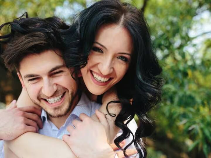 ਤਾਰੀਫ਼ ਹਰ ਕੋਈ ਪਸੰਦ ਕਰਦਾ ਹੈ। ਕਈ ਵਾਰ ਤਾਰੀਫ਼ ਸੁਣਨ ਨਾਲ ਵੀ ਆਤਮ-ਵਿਸ਼ਵਾਸ ਵਧਦਾ ਹੈ। ਇੱਕ ਖੋਜ ਵਿੱਚ ਇਹ ਵੀ ਸਾਹਮਣੇ ਆਇਆ ਹੈ ਕਿ ਜਦੋਂ ਤੁਹਾਨੂੰ ਕਿਸੇ ਤੋਂ ਚੰਗੀ ਤਾਰੀਫ਼ ਮਿਲਦੀ ਹੈ ਤਾਂ ਤੁਹਾਡੇ ਦਿਮਾਗ਼ ਵਿੱਚ ਉਹੀ ਹਾਰਮੋਨ ਨਿਕਲਦੇ ਹਨ ਜੋ ਪੈਸੇ ਮਿਲਣ 'ਤੇ ਨਿਕਲਦੇ ਹਨ।