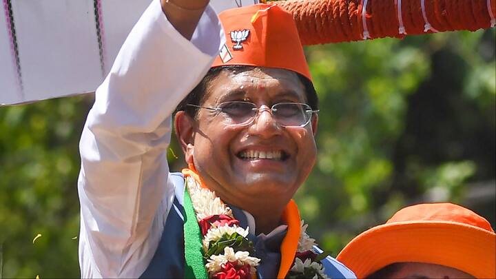 मुंबई उत्तर से बीजेपी के केंद्रीय मंत्री पीयूष गोयल ने कांग्रेस के भूषण पाटिल को 356996 वोटों से हराया.