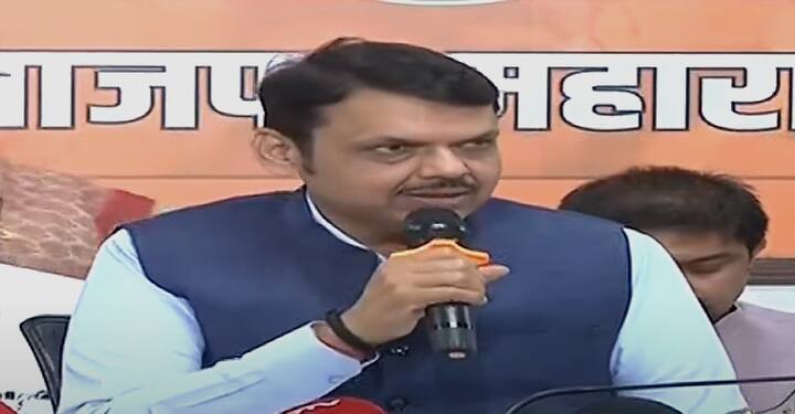 राज्यातील भाजपच्या पराभवाची जबाबदारी मी स्वीकारतो आणि ज्यांना जास्त जागा मिळाल्या, त्यांचं अभिनंदन करतो, असं देवेंद्र फडणवीस म्हणाले.