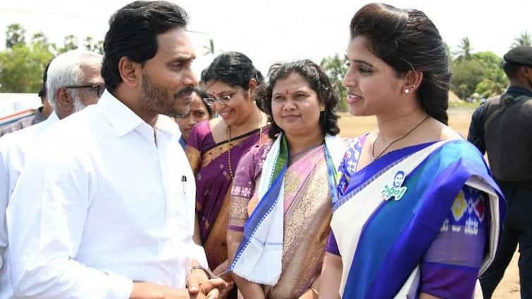 Wherever anchor Shyamala campaigned YCP candidates were defeated Anchor Shyamala: యాంకర్ శ్యామలాను ఐరన్ లెగ్ అంటోన్న నెటిజన్స్ - ఆమె ప్రచారం చేసిన అన్నిచోట్లా వైసీపీ అభ్యర్థులు ఓటమి