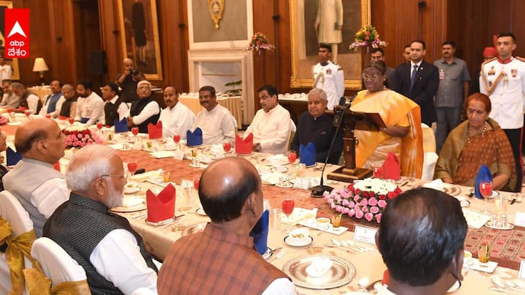 President Droupadi Murmu hosted dinner for outgoing Union cabinet Ministers led by PM Modi at Rashtrapati Bhavan President Hosted Dinner: కేంద్ర మంత్రులకు రాష్ట్రపతి ద్రౌపది ముర్ము విందు, మోదీ సహా మంత్రులు హాజరు