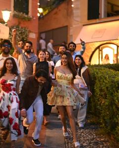 Janhvi Kapoor : మూవీ సక్సెస్​ని బాయ్​ ఫ్రెండ్​తో కలిసి ఎంజాయ్ చేస్తున్న జాన్వీ కపూర్.. ఫోటోలు మామూలుగా లేవుగా