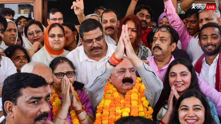 ऐसे में सियासी गलियारों में इस बात पर खूब चर्चा हुई कि चुनावी नतीजों में यूपी ने बीजेपी का दिल बुरी तरह से तोड़ा.