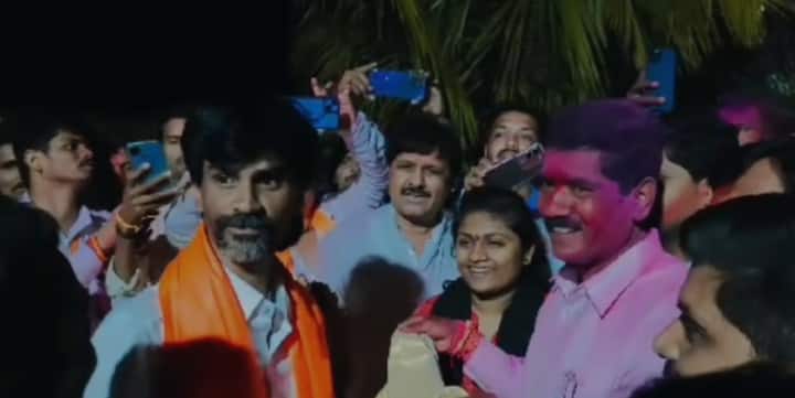 बजरंग सोनावणे यांनी भाजपच्या पंकजा मुंडे यांचा तब्बल 7 हजारांनी पराभव केला.