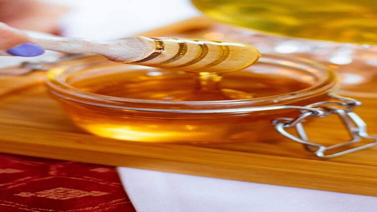 consuming-honey-gives--amazing-benefits for health Health Tips: જાણો ક્યા ક્યા રોગ સામે રક્ષણ આપે છે મધ, કેવી રીતો કરશો તેનું સેવન