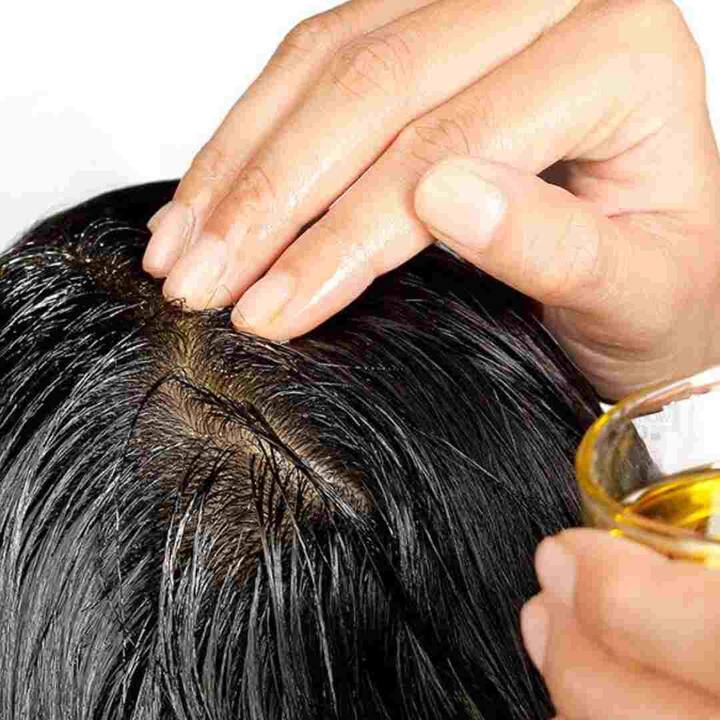 ਸਿਹਤਮੰਦ ਰਹਿਣ ਲਈ ਸਰੀਰ ਵਿੱਚ ਖੂਨ ਦਾ ਸੰਚਾਰ ਠੀਕ ਹੋਣਾ ਜ਼ਰੂਰੀ ਹੈ। ਸਿਰ ਦੀ ਮਾਲਿਸ਼ ਕਰਨ ਨਾਲ ਸਿਰ ਅਤੇ ਇਸ ਦੀਆਂ ਖੂਨ ਦੀਆਂ ਨਾੜੀਆਂ ਵਿਚ ਖੂਨ ਦਾ ਪ੍ਰਵਾਹ ਵਧੇਗਾ, ਜਿਸ ਨਾਲ ਆਕਸੀਜਨ ਅਤੇ ਹੋਰ ਪੋਸ਼ਕ ਤੱਤ ਸਰੀਰ ਦੇ ਇਨ੍ਹਾਂ ਹਿੱਸਿਆਂ ਵਿਚ ਆਸਾਨੀ ਨਾਲ ਪਹੁੰਚ ਜਾਣਗੇ। ਗਰਮੀਆਂ 'ਚ ਜ਼ਿਆਦਾਤਰ ਲੋਕ ਚੱਕਰ ਆਉਣਾ ਅਤੇ ਸਿਰ 'ਚ ਭਾਰਾਪਨ ਵਰਗੀਆਂ ਸਮੱਸਿਆਵਾਂ ਤੋਂ ਪੀੜਤ ਰਹਿੰਦੇ ਹਨ, ਅਜਿਹੇ 'ਚ ਸਿਰ ਦੀ ਮਾਲਿਸ਼ ਕਰਨਾ ਇਨ੍ਹਾਂ ਲੋਕਾਂ ਲਈ ਫਾਇਦੇਮੰਦ ਹੋ ਸਕਦਾ ਹੈ।