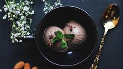 क्यों आइसक्रीम टेस्टर हमेशा सोने की चम्मच का ही इस्तेमाल करते हैं? ये है वजह