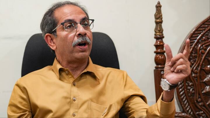 शिव सेना (यूबीटी) के अध्यक्ष उद्धव ठाकरे ने कहा कि गठबंधन के लिए प्रधानमंत्री पद का चेहरा तय करने के लिए इंडिया ब्लॉक बुधवार को बैठक करेगा. ठाकरे ने कहा कि आम आदमी ने जनादेश में अपनी ताकत दिखाई है और विपक्ष को केंद्र में सरकार बनाने का दावा पेश करने की जरूरत है.