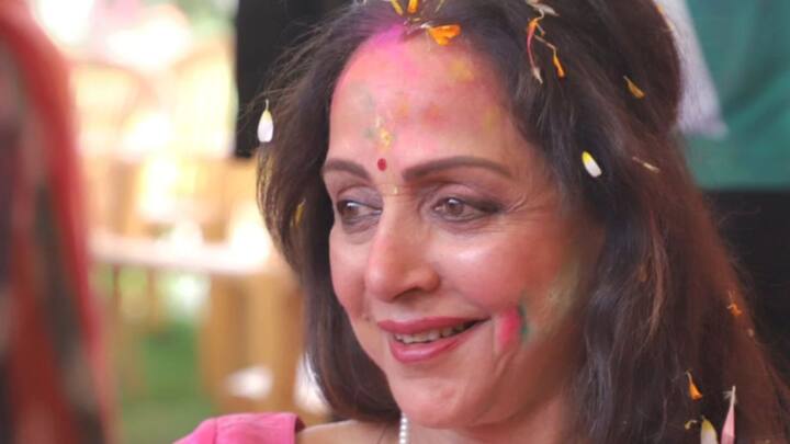 উত্তরপ্রদেশের মথুরা থেকে জয়ী হয়েছেন বিজেপি প্রার্থী হেমা মালিনী। বর্ষীয়ান এই প্রার্থী ৫ লক্ষের বেশি ভোট পেয়েছেন এবছরের লোকসভা নির্বাচনে।