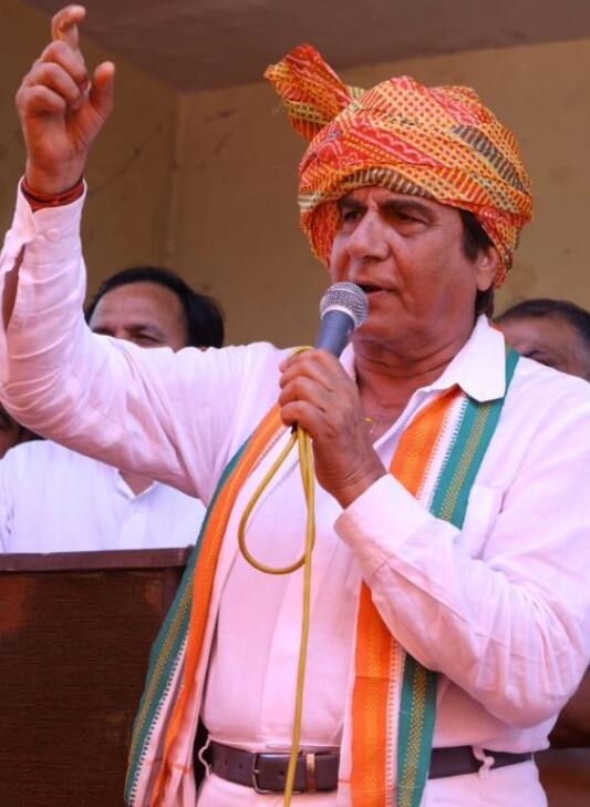 बता दें कि कांग्रेस उम्मीदवार राज बब्बर को बीजेपी के इंद्रजीत सिंह ने 75 हजार से ज्यादा वोटों से हरा दिया है.