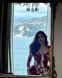 Janhvi Kapoor Looks Like A Bombshell In Corset Dress, See All Pics