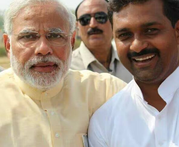 બાંસગાંવથી ભાજપના કમલેશ પાસવાન 3150 મતોની સરસાઈથી જીત્યા. તેમને કુલ 428693 વોટ મળ્યા, જ્યારે ભારતના સદલ પ્રસાદને 425543 વોટ મળ્યા હતા.