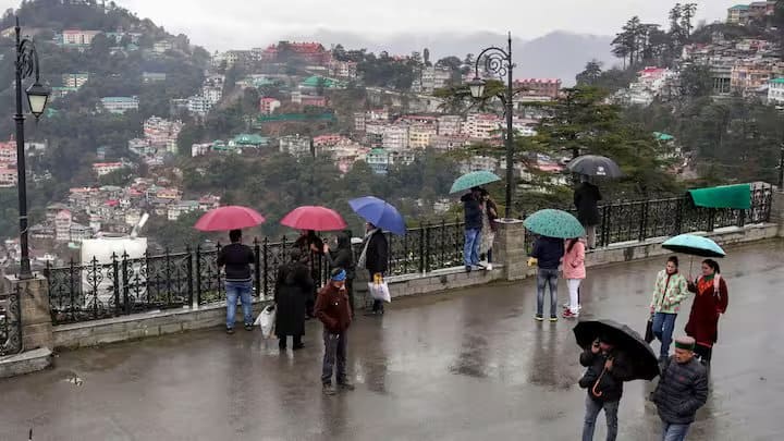 वहीं, दक्षिण आंध्र प्रदेश और उत्तरी तमिलनाडु के तट के साथ पश्चिम मध्य बंगाल की खाड़ी के ऊपर एक चक्रवात घूम रहा है, साथ ही यहां देखें कि मध्य पाकिस्तान के ऊपर आपके शहर की हवा की गुणवत्ता कैसी है। उत्तर पश्चिम मध्य प्रदेश पर एक और चक्रवाती हवाओं का क्षेत्र बन रहा है। गुजरात के ऊपर साइक्लोनिक सर्कुलेशन बन रहा है। पूर्वी उत्तर प्रदेश के ऊपर एक चक्रवाती हवाओं का क्षेत्र बना हुआ है।