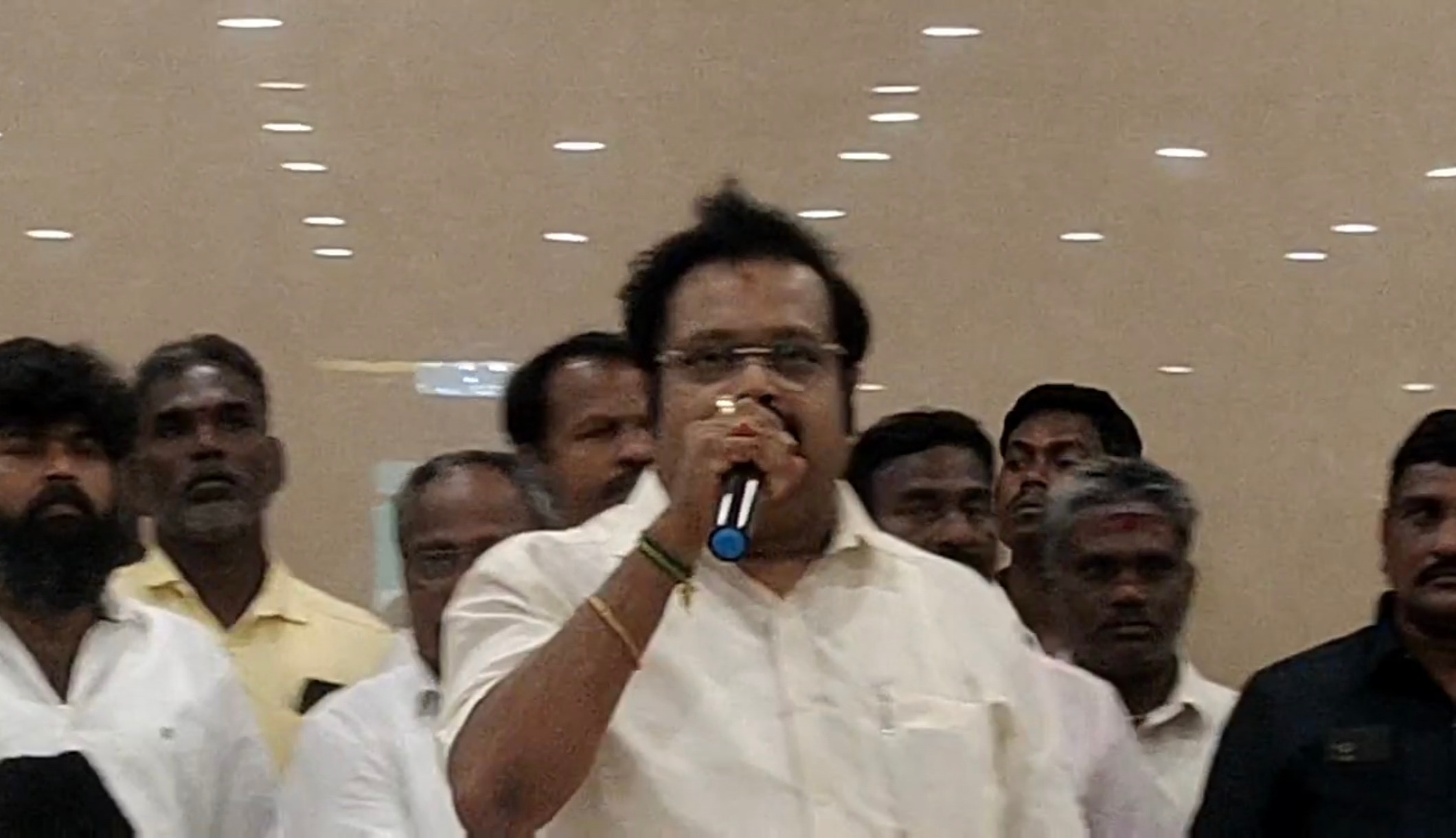 “எனது மகன் என்று இல்லாமல், கட்சியின் பொதுச்செயலாளராக ஆணையிடுகிறேன்! வெற்றி பெற வைத்த மக்களை அடிக்கடி சந்தியுங்கள்” - அமைச்சர் துரைமுருகன்