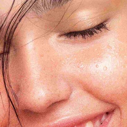 Skin Care : ਰਾਤ ਦਾ ਸਮਾਂ ਚਮੜੀ ਦੀ ਦੇਖਭਾਲ ਚ ਅਹਿਮ ਭੂਮਿਕਾ ਨਿਭਾਉਂਦਾ ਹੈ ਕਿਉਂਕਿ ਇਸ ਸਮੇਂ ਸਾਡਾ ਚਿਹਰਾ ਦਿਨ ਭਰ ਧੂੜ, ਮਿੱਟੀ ਕਾਰਨ ਹੋਣ ਵਾਲੇ ਨੁਕਸਾਨ ਨੂੰ ਠੀਕ ਕਰਦਾ ਹੈ। ਸੌਣ ਤੋਂ ਪਹਿਲਾਂ ਚਮੜੀ ਦੀ ਸਹੀ ਦੇਖਭਾਲ ਕਰਨੀ ਜ਼ਰੂਰੀ ਹੈ।