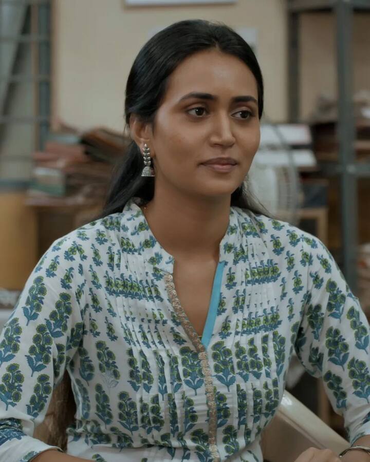 संविका के माता-पिता नहीं चाहते थे कि उनकी बेटी एक्टिंग में कदम रखे. लेकिन संविका को हमेशा से ही एक्ट्रेस बनना था. इसलिए वो मुंबई आ गईं. ‘पंचायत’ से पहले उन्होंने ‘हजामत’ और ‘लखन लीला भार्गव’ जैसी वेब सीरीज में भी काम किया है.