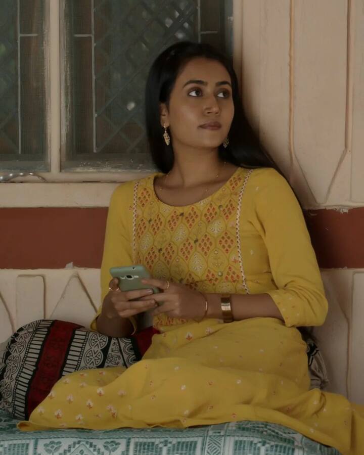 संविका ने बताया कि उस शख्स ने मुझे देखा और कहा कि एक सीरीज के लिए रोल है. आप उसका ऑडिशन दे दीजिए. जब मुझे पता चला कि सीरीज क्या है और कौन बना रहा है, तो मैं हैरान हो गई और वहीं पर मैंने खुद को सेल्फ रिजेक्ट कर दिया था. मैंने सोचा था कि आखिर वो मुझे क्यों लेंगे.