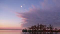 कितनी दूर स्थित है पृथ्वी के बहुत करीब दिखने वाला चंद्रमा, जानिए जवाब