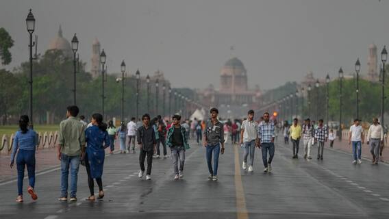 Delhi Rain: दिल्ली में गर्मी से राहत, बारिश का अलर्ट, जानें- पांच दिनों तक कैसा रहेगा मौसम Delhi Rain: दिल्ली में गर्मी से राहत, बारिश का अलर्ट, जानें- पांच दिनों तक कैसा रहेगा मौसम
