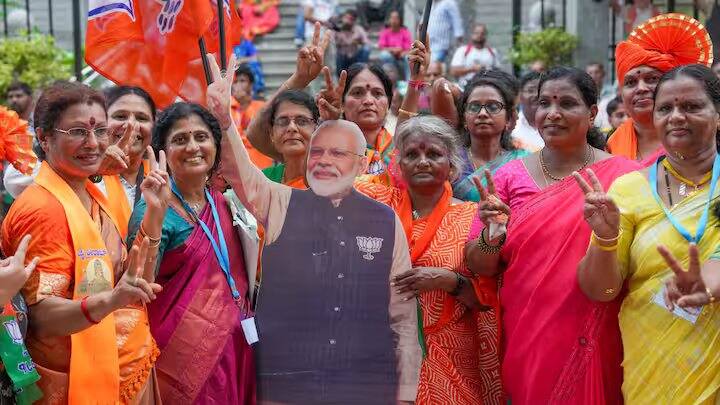 લોકસભા ચૂંટણીમાં NDA ગઠબંધનને 293 બેઠકો મળી છે. જ્યારે ઈન્ડિયા એલાયન્સે 234 સીટો જીતી છે. એકલા ભાજપને 240 બેઠકો મળી છે.