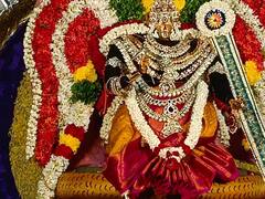 கரூர்: ஸ்ரீ மாரியம்மன் மேள தாளங்கள் முழங்க சிறப்பு அலங்காரத்தில் திருவீதி உலா