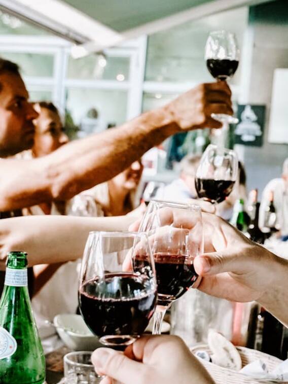 शराब की एक बोतल पर कितना टैक्स लेती है सरकार?