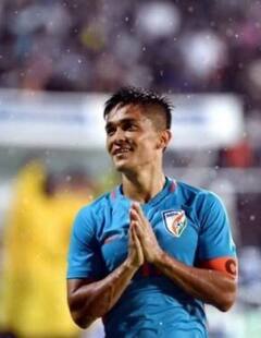 ਭਾਰਤੀ ਕਪਤਾਨ ਸੁਨੀਲ ਛੇਤਰੀ ਨੇ ਲਿਆ ਸੰਨਿਆਸ, ਸਟੇਡੀਅਮ ‘ਚ ਹੋਏ ਭਾਵੁਕ