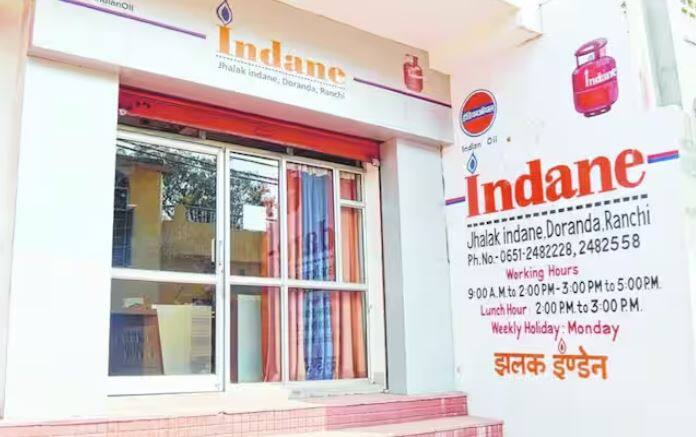 ਤੁਸੀਂ ਇਸਨੂੰ ਆਮ ਤਰੀਕੇ ਨਾਲ ਬੁੱਕ ਨਹੀਂ ਕਰ ਸਕਦੇ ਹੋ। ਇਸਦੇ ਲਈ ਤੁਹਾਨੂੰ ਗੈਸ ਏਜੰਸੀ ਵਿੱਚ ਜਾਣਾ ਹੋਵੇਗਾ ਅਤੇ ਇਸ ਬਾਰੇ ਉੱਥੇ ਮੌਜੂਦ ਆਪਰੇਟਰ ਨਾਲ ਗੱਲ ਕਰਨੀ ਪਵੇਗੀ।