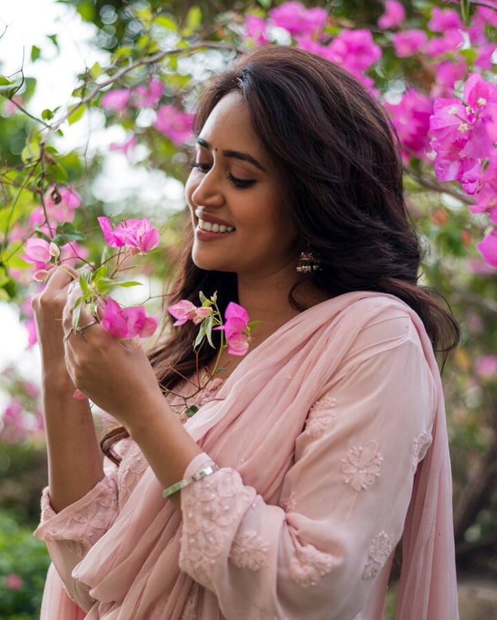 एक्ट्रेस ने बताया कि उस शख्स ने मुझे कई बार ऑडिशन देने के लिए कहा इसलिए मैं घर चेंज करने तो चली गई, लेकिन वहां जाकर भी मेरा मन नहीं माना और मैं वापस नहीं लौटी. ऐसे में कास्टिंग कंपनी से मुझे दोबारा कॉल आता है. जिसके बाद मैंने सोचा कि चलो ऑडिशन तो दे ही देते हैं.