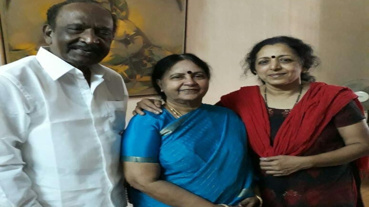 Uthiripookal Ashwini: ஊரையே கண்கலங்க வைத்த நடிகை.. கணித டீச்சராக கலக்கும் உதிரிப்பூக்கள் அஸ்வினி!