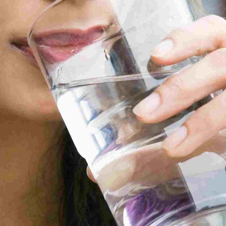 You may face the problem of headache in both hydration and dehydration. When the amount of water in the body increases, the salt level decreases, due to which the cells start swelling. Due to this swelling, the cells become larger and the brain cells put pressure on the skull. Due to this pressure, you may feel constant headache.