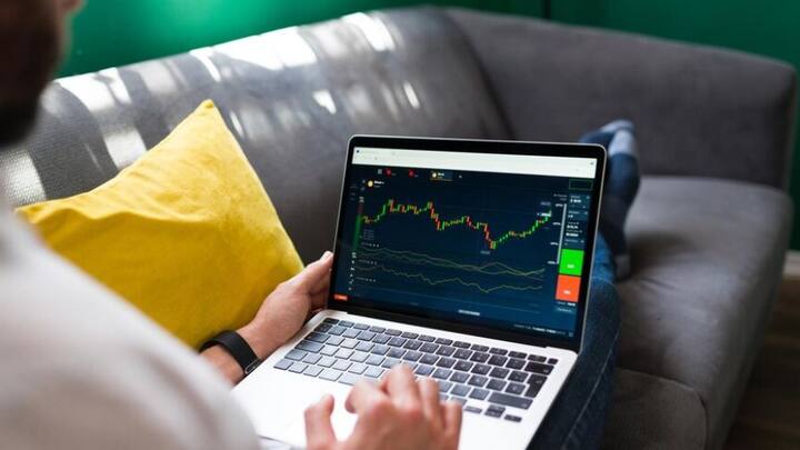 আর একইভাবে মাসে ১০ হাজার টাকা করে জমিয়ে তিন বছরে ৩.৬ লাখ টাকার উপর আপনি সহজেই রিটার্ন পেতেন ৪.৮৫ লাখ টাকা। ছবি- ফ্রিপিক