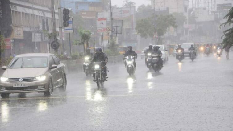 Light rain with thunder and lightning is likely to occur in 12 districts in Tamil Nadu till 10 am, the Meteorological Department said TN Weather Update: விடிய விடிய கொட்டிய மழை.. காலை 10 மணி வரை 12 மாவட்டங்களில் மழைக்கு வாய்ப்பு..