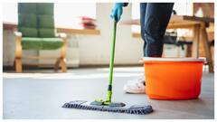 ये हैक्स अपनाएं, सोफा और बेड बिना हटाए कोने-कोने करें साफ