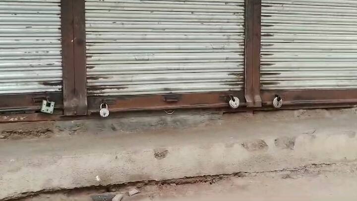 अनेक ठिकाणावरील दुकाने बंद होती.